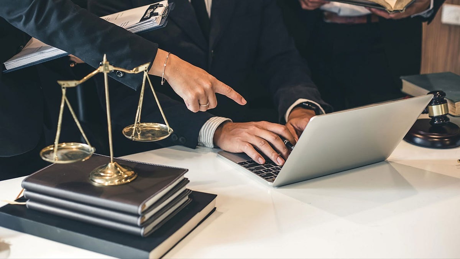 Equipo legal de Recovery Capital Group